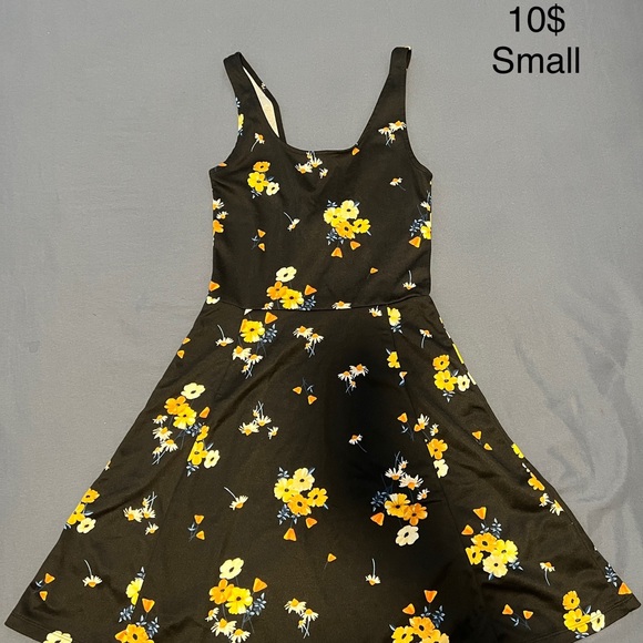 Women’s dresses and tops - Picture 3 of 8